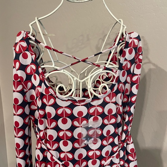 Two blouses identical pattern. Four buttons down the front. - Picture 3 of 7